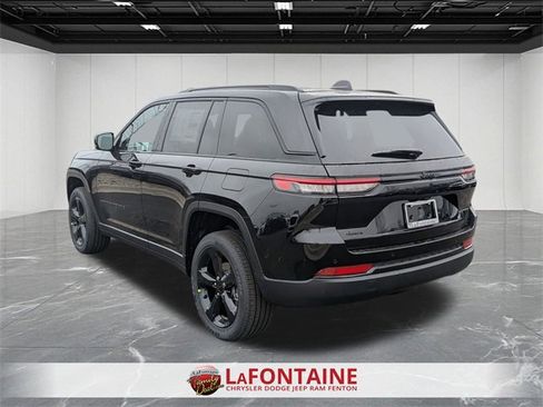 New 2025 Jeep Grand Cherokee Altitude image 3