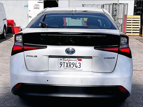 Used 2020 Toyota Prius LE FWD image 5
