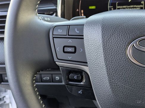 Used 2025 Toyota Camry SE image 19