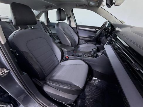Used 2025 Volkswagen Jetta SE FWD image 33