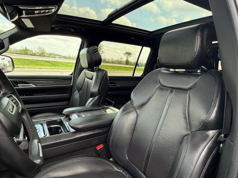 Used 2022 Jeep Wagoneer Series II w/ Premium Group I image 12