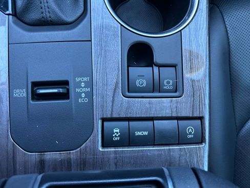 Used 2021 Toyota Highlander Limited image 26