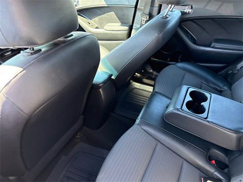 Used 2016 Kia Forte SX image 29
