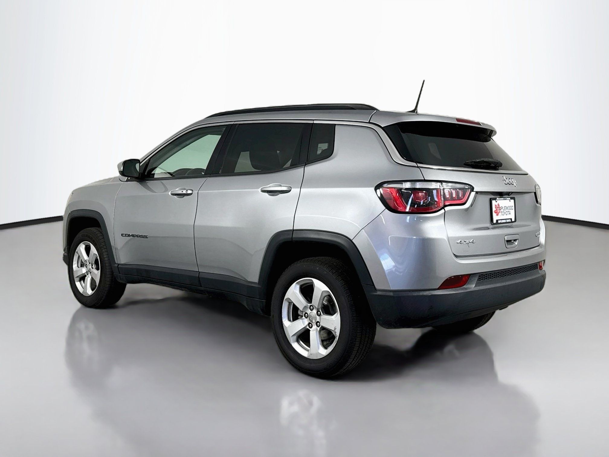 Used 2018 Jeep Compass Latitude w/ Popular Equipment Group AWD/4WD image 5