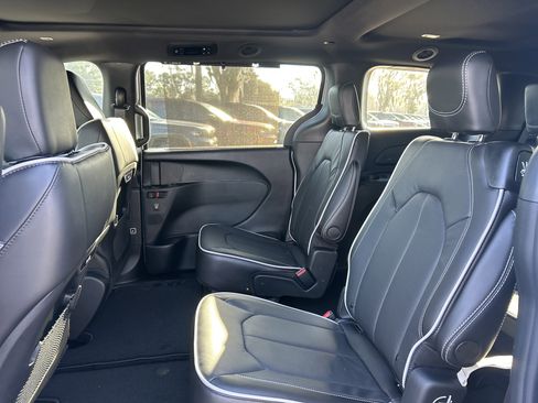 New 2026 Chrysler Pacifica Limited w/ S Appearance Package image 30