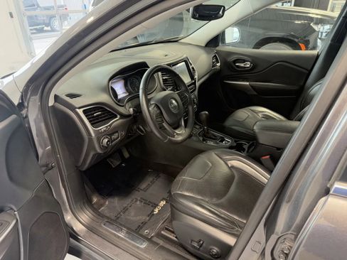 Used 2019 Jeep Cherokee Limited AWD/4WD image 9