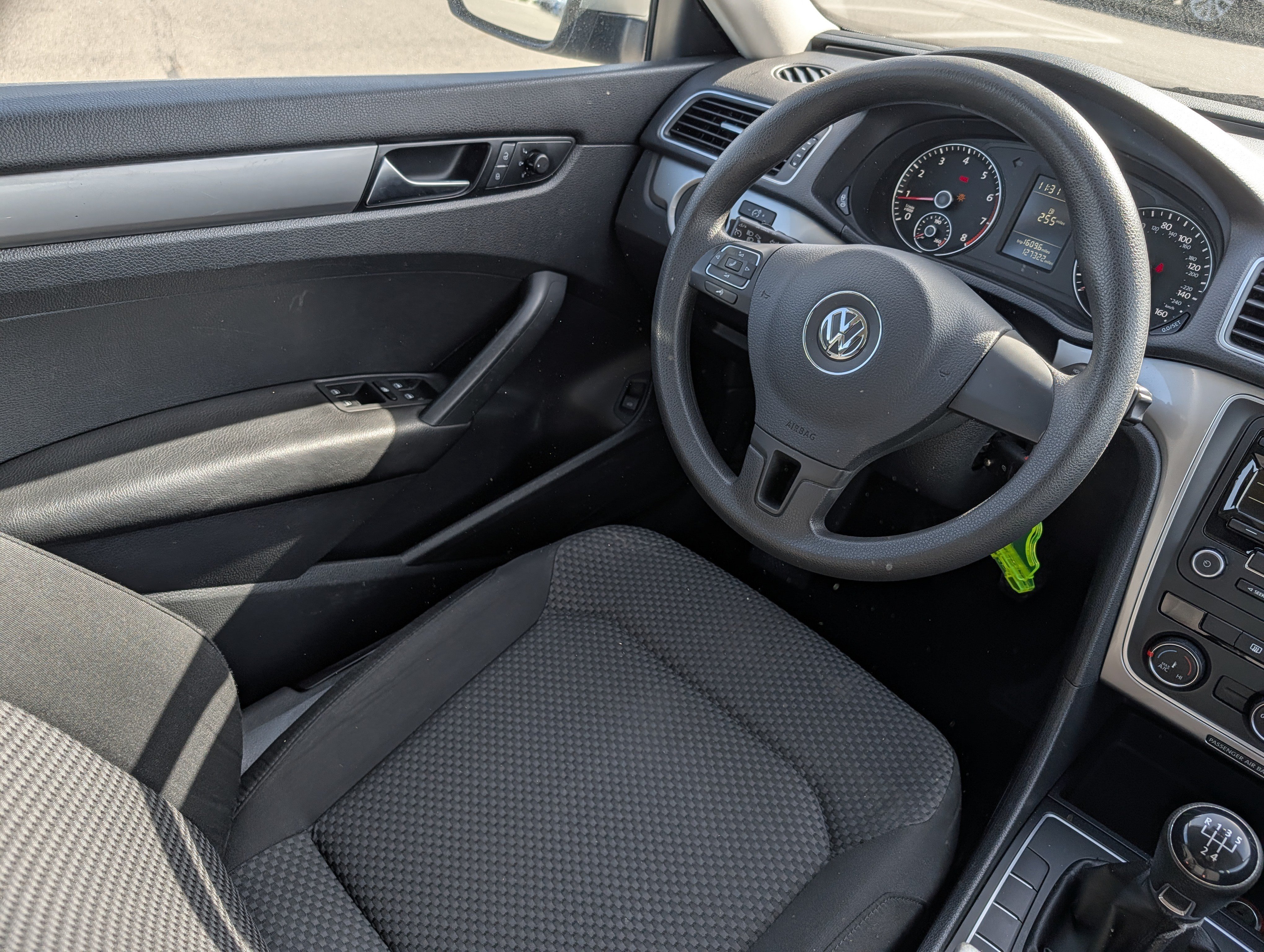 Used 2013 Volkswagen Passat 2.5 S FWD image 12