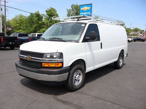New 2025 Chevrolet Express 2500 Work Van w/ Driver Convenience Package image 21