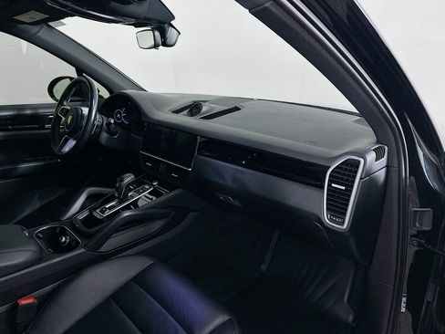 Used 2019 Porsche Cayenne AWD/4WD image 38