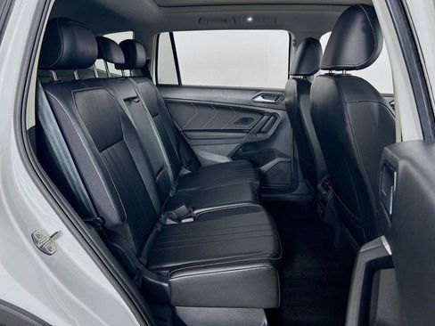 Certified 2024 Volkswagen Tiguan SE w/ Panoramic Sunroof Package AWD/4WD image 27
