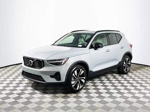 Used 2025 Volvo XC40 B5 Ultra w/ Protection Package image 3