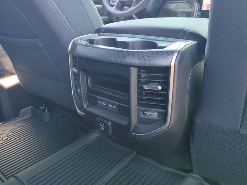 New 2026 RAM 3500 Big Horn AWD/4WD image 32