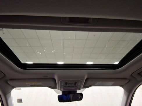 Used 2022 Toyota Highlander XLE image 16