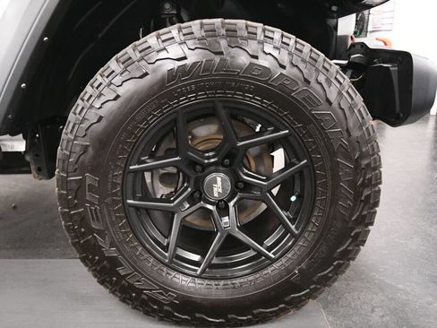 Used 2024 Jeep Gladiator Mojave w/ Technology Group AWD/4WD image 30