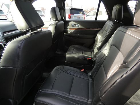 Used 2018 Ford Explorer Platinum image 13