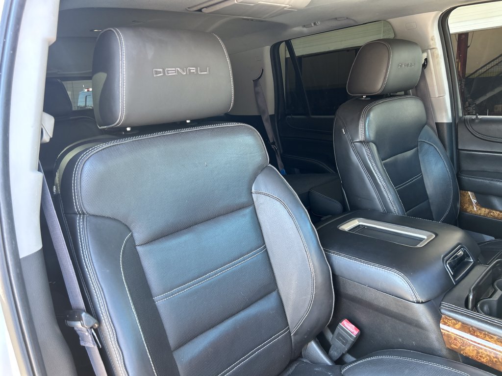 Used 2015 GMC Yukon Denali w/ Touring Package AWD/4WD image 13