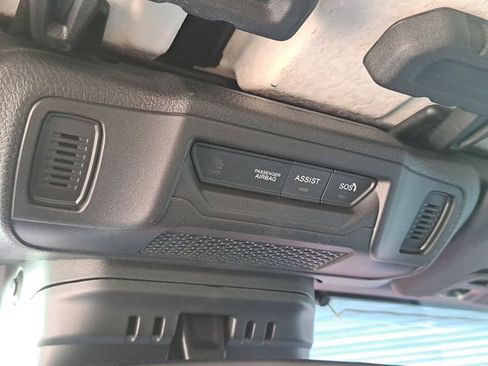 Used 2025 Jeep Gladiator Mojave AWD/4WD image 24