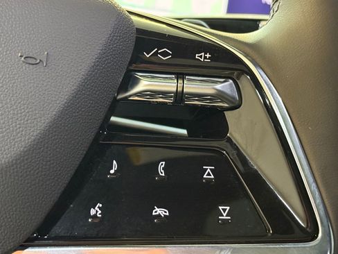 Certified 2025 Cadillac Escalade ESV Premium Luxury image 31