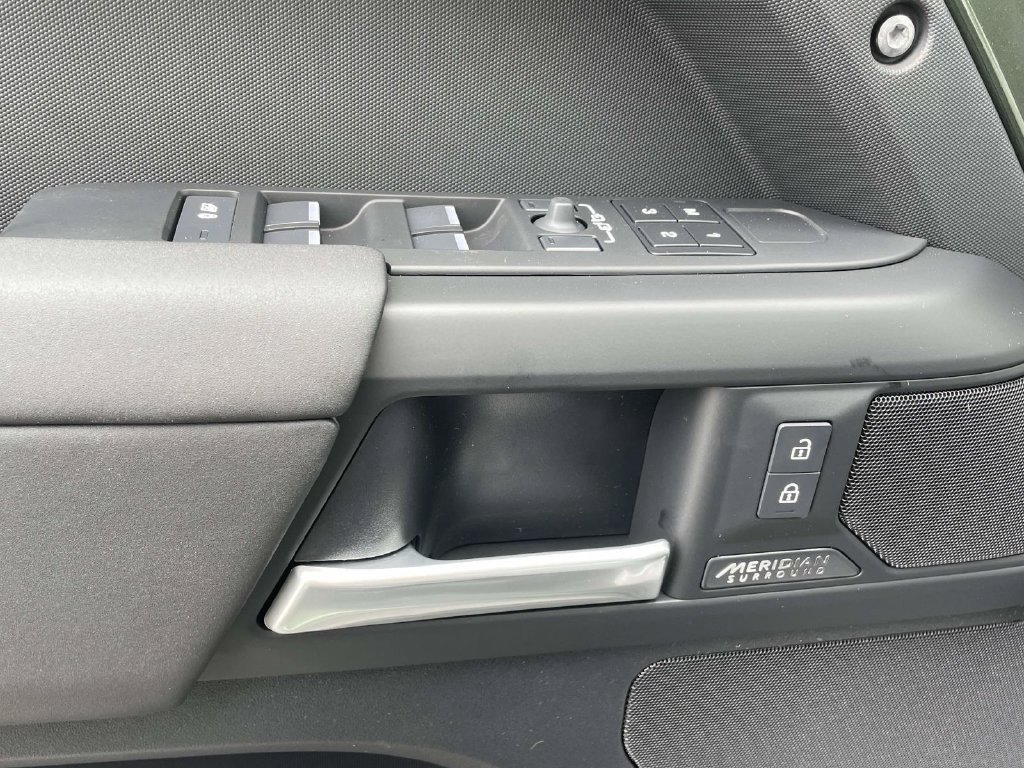 New 2026 Land Rover Defender 110 S AWD/4WD image 32