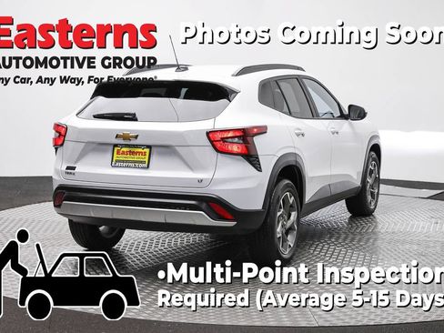 Used 2025 Chevrolet Trax LT FWD image 5