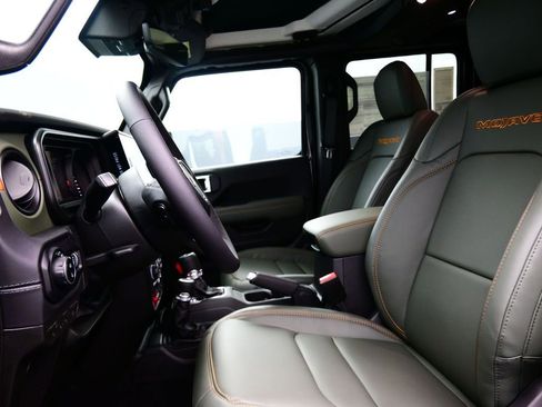 New 2025 Jeep Gladiator Mojave image 13