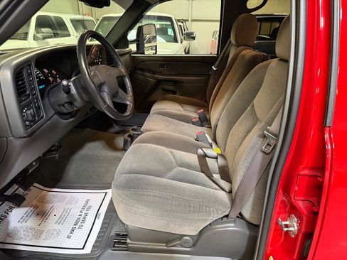 Used 2006 Chevrolet Silverado 2500 LT w/ Heavy-Duty Power Package AWD/4WD image 6