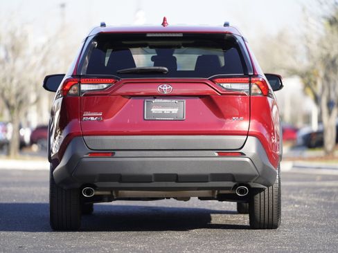 Used 2022 Toyota RAV4 XLE Premium image 37