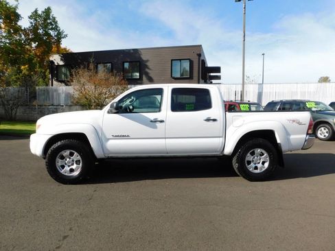 Used 2005 Toyota Tacoma PreRunner image 18
