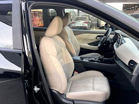 Certified 2024 Nissan Rogue SV image 9