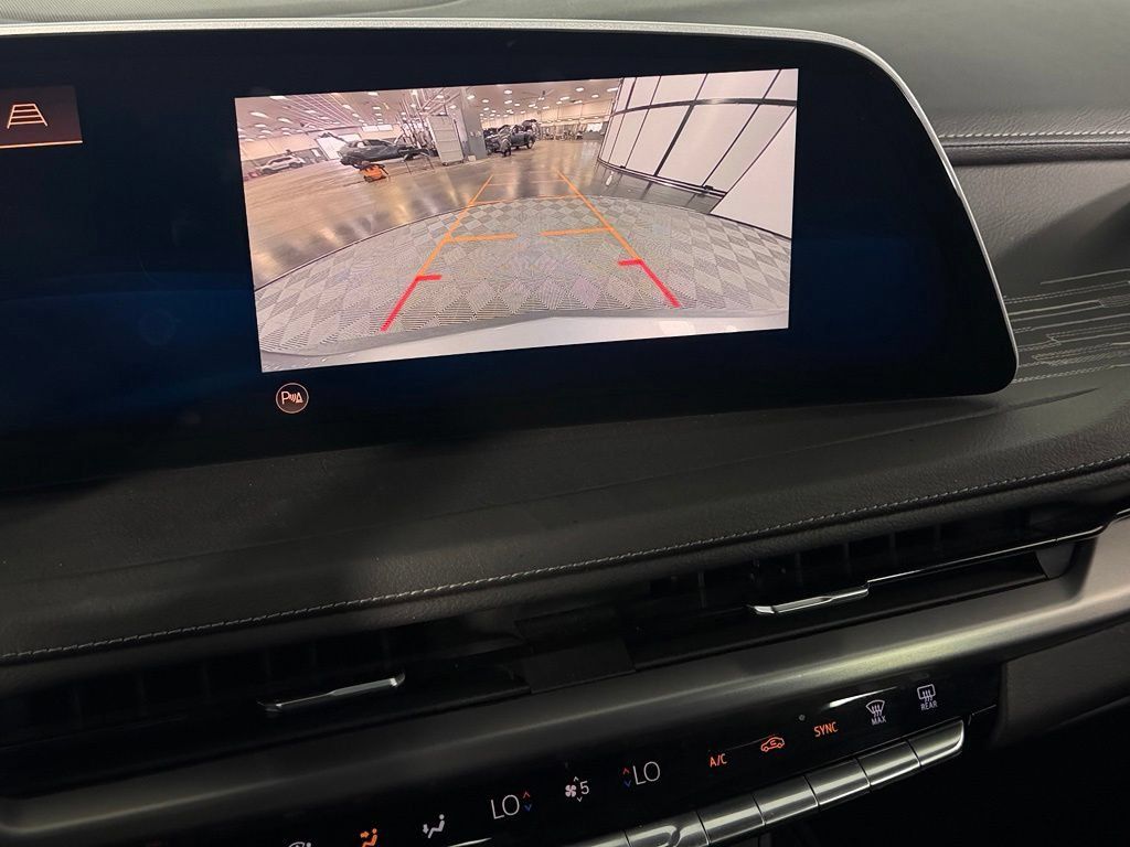 Used 2024 Cadillac XT4 Premium Luxury AWD/4WD image 17