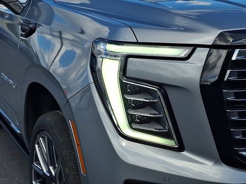 Used 2025 GMC Yukon Denali Ultimate AWD/4WD image 9