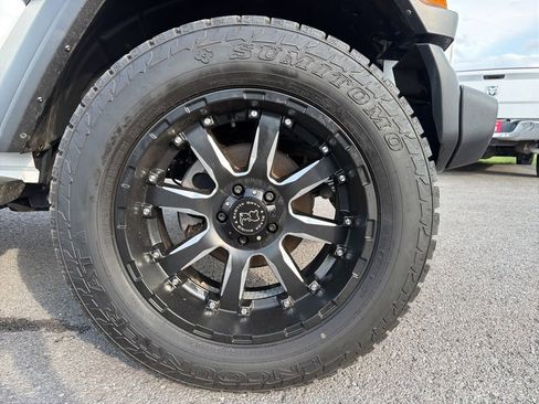 Used 2020 Jeep Gladiator Sport w/ Quick Order Package 24S image 11