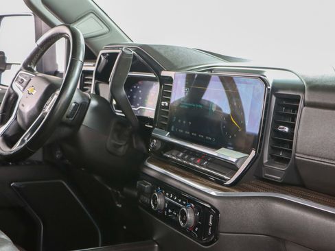 Used 2024 Chevrolet Silverado 3500 LT w/ Convenience Package image 27