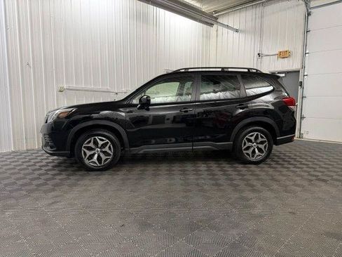Used 2023 Subaru Forester Premium AWD/4WD image 2