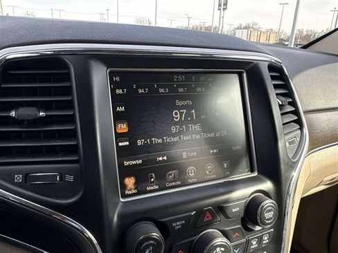 Used 2017 Jeep Grand Cherokee Limited image 13