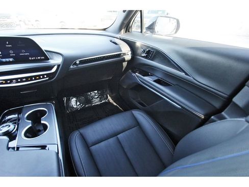 Used 2025 Cadillac Lyriq Sport image 10