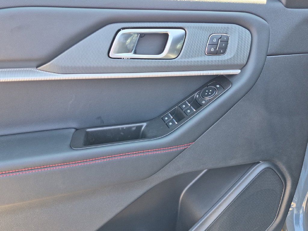 Used 2026 Ford Explorer ST-Line w/ ST-Line Street Pack RWD image 23
