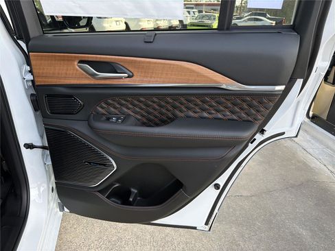 New 2026 Jeep Grand Cherokee Summit image 13