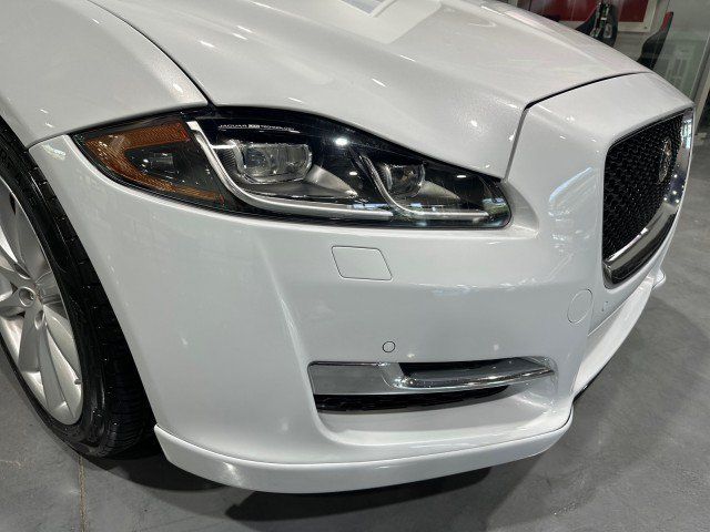 Used 2016 Jaguar XJ R-Sport RWD image 22