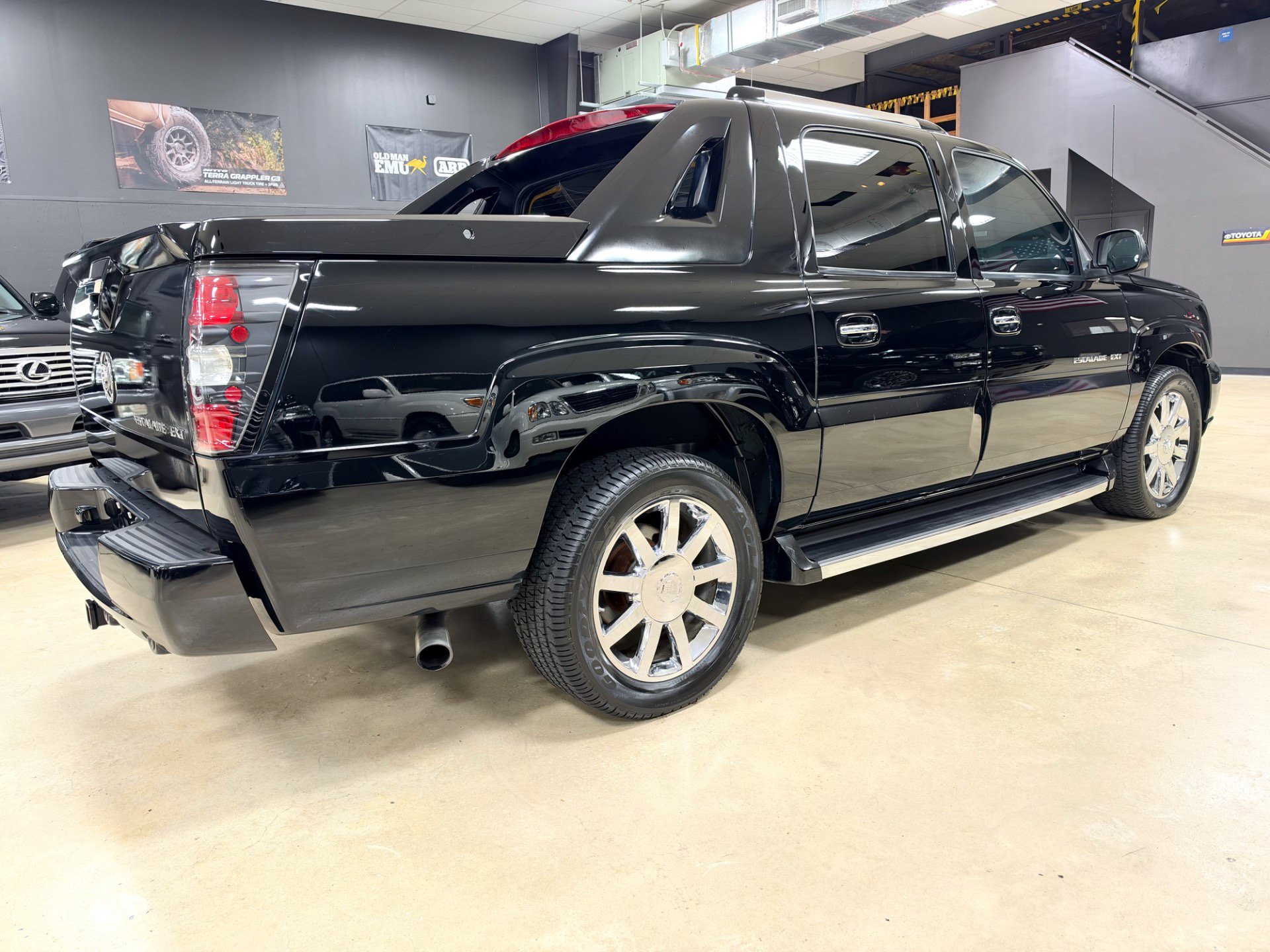 Used 2005 Cadillac Escalade EXT AWD/4WD image 3