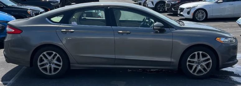Used 2014 Ford Fusion SE FWD image 4