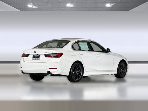 Used 2026 BMW 330i Sedan w/ Premium Package RWD image 9