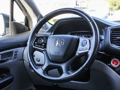 Used 2019 Honda Pilot Touring image 16