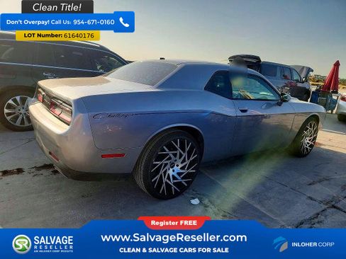 Used 2015 Dodge Challenger SXT RWD image 4
