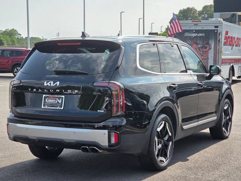 Used 2024 Kia Telluride EX w/ EX Captain's Chair Package AWD/4WD image 4