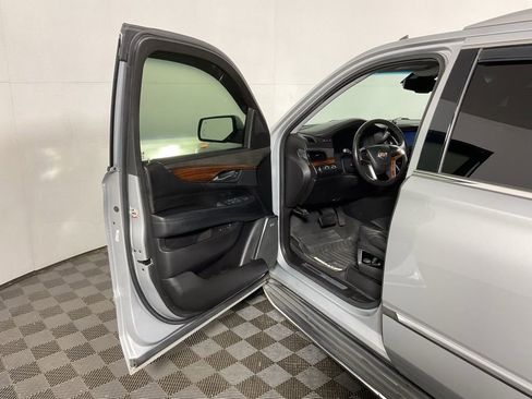 Used 2015 Cadillac Escalade ESV Luxury image 17