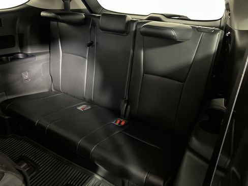 Used 2022 Toyota Highlander XLE image 26