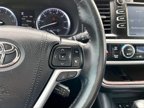 Used 2019 Toyota Highlander XLE image 19