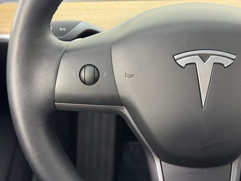 Used 2019 Tesla Model 3 Standard Range Plus image 18