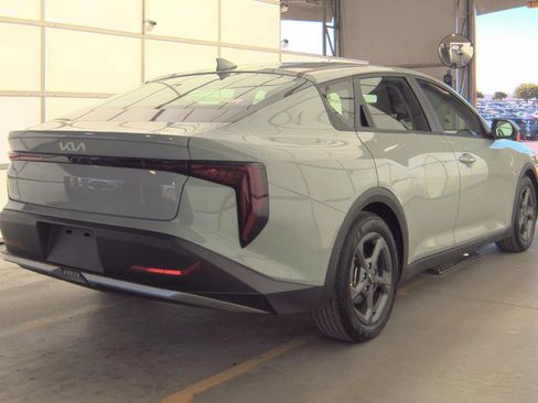 Used 2025 Kia K4 LXS image 4